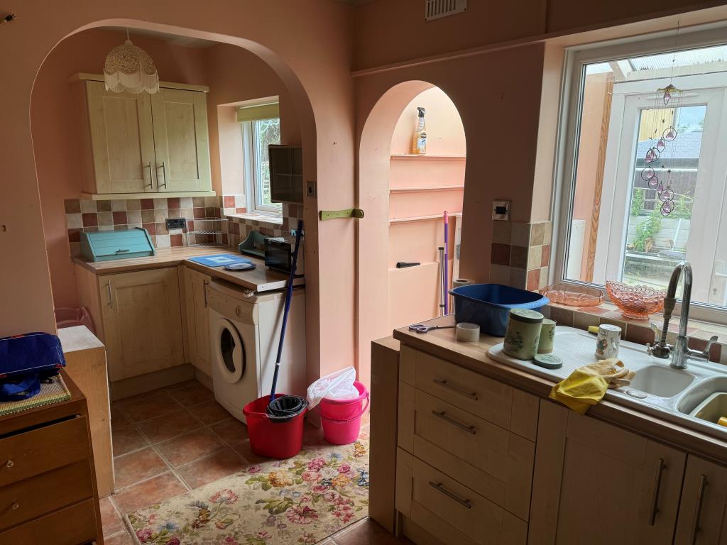 Lot: 179 - FREEHOLD HOUSE FOR IMPROVEMENT ON SOUGHT AFTER PRIVATE ESTATE - The utility area shown from the kitchen